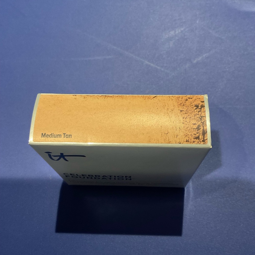it Cosmetics Celebration Foundation - Medium Tan